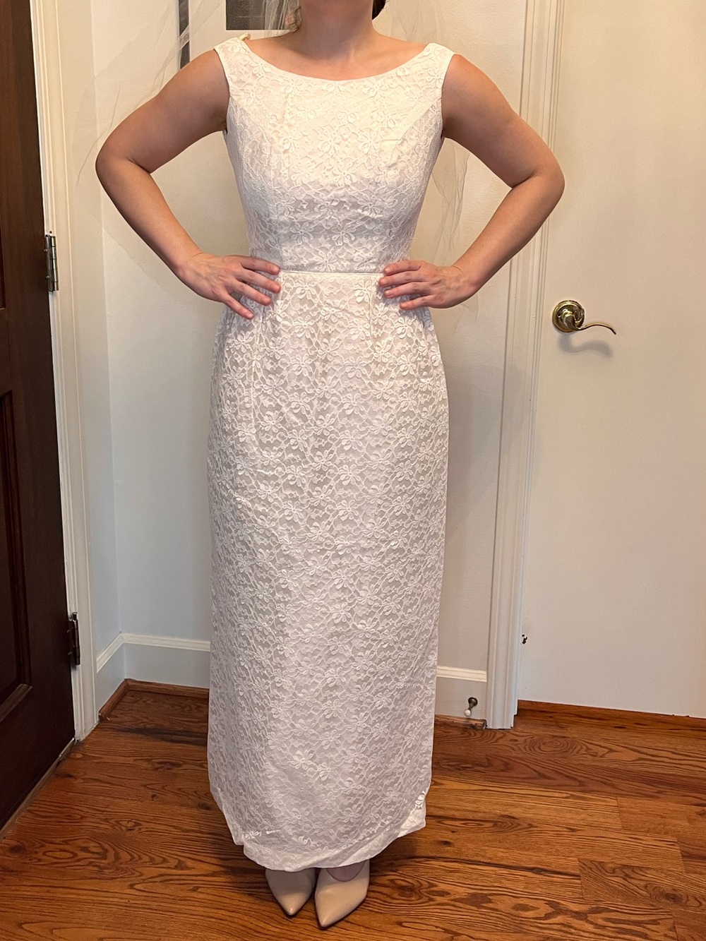 Elegant Vintage White Lace Wedding Dress with Bolero and Pill Box Veil